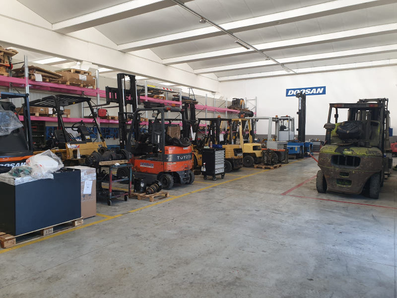 Officina per la riparazione dei carrelli elevatori